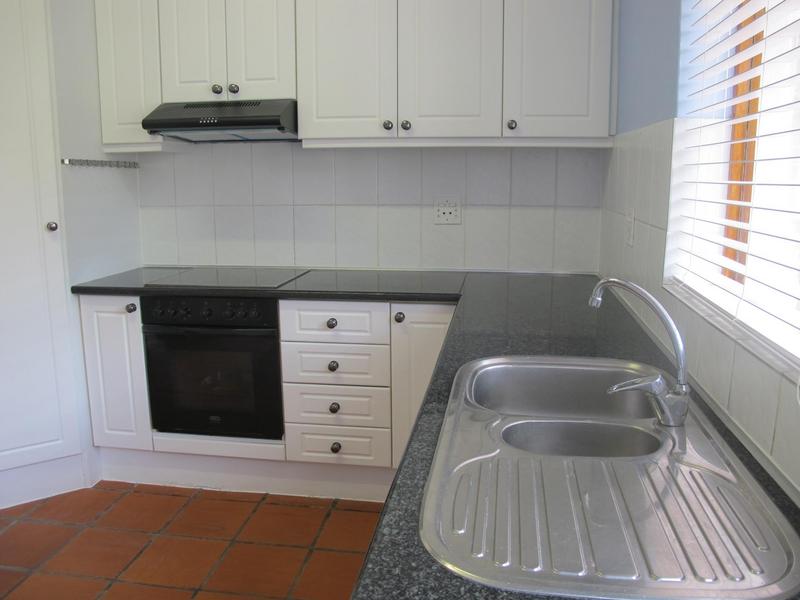 To Let 2 Bedroom Property for Rent in Wynberg Upper Western Cape